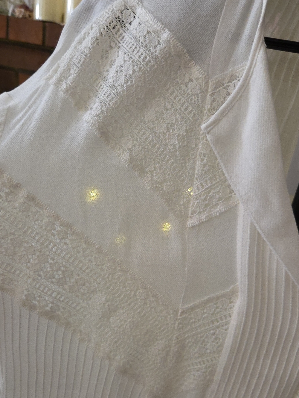 NWT IRO Women's White Lace & Pleat V-Neck Blouse SZ 34 - Picture 5 of 10